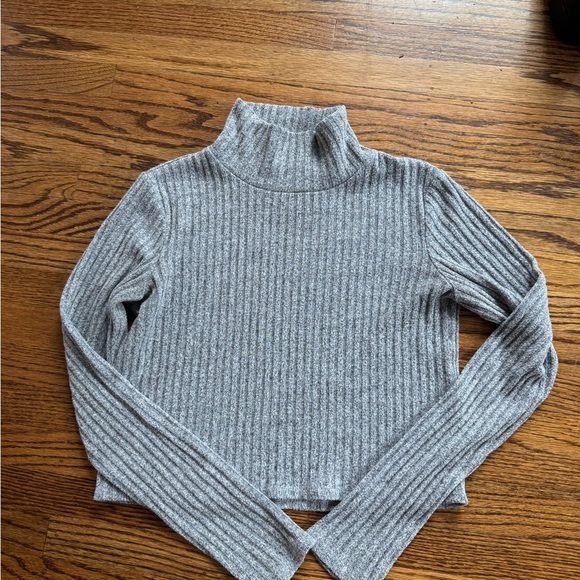 Wilfred Heather Gray Ribbed Turtleneck Sweater - Picture 2 of 3
